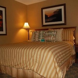 Luxury King Suite
